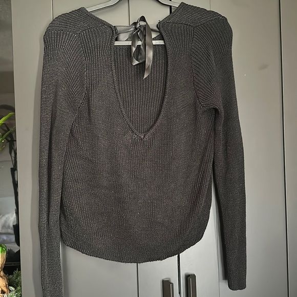 Divided knit sweater semi open back - Picture 1 of 4